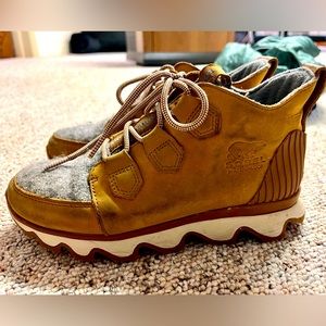 Sorel Short Boots - 6.5